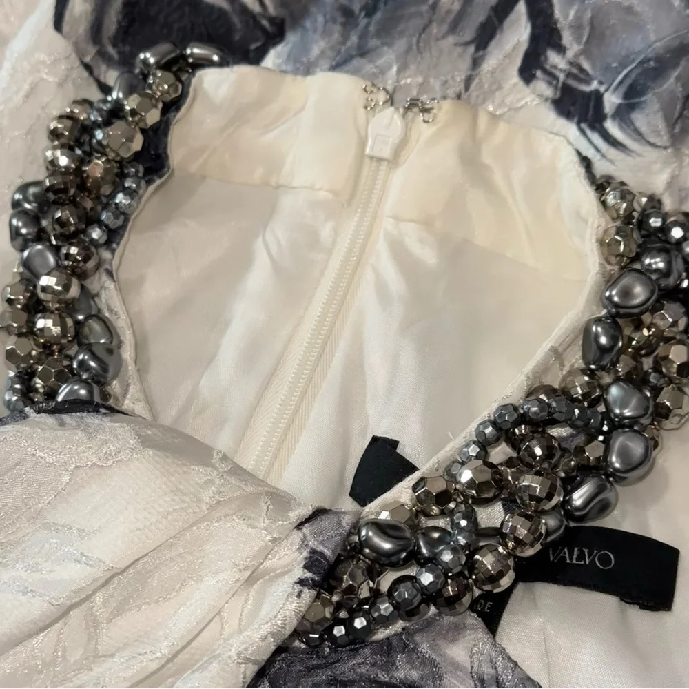Carmen Marc Valvo Sz 6 White Black Rose Print Beaded Neck Sleeveless Halter Top - Picture 6 of 10